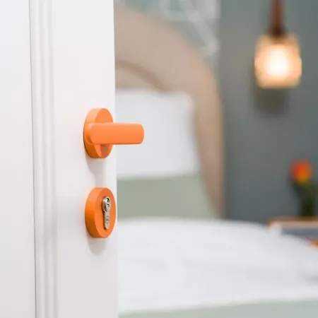 Orange And Towers Apartamento