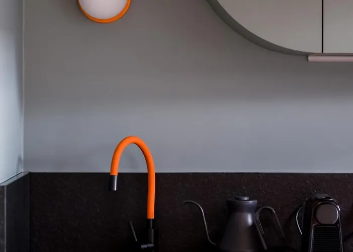 Orange And Towers Apartment *